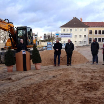 Berching, Kulturhalle + Ertüchtigung der Stützmauer an der Sulz, Spatenstich
