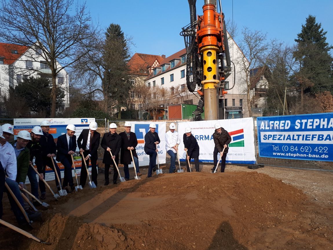 Spatenstich für den Neubau eines Gewerbe- und Wohngebäudes mit Tiefgarage in Altdorf